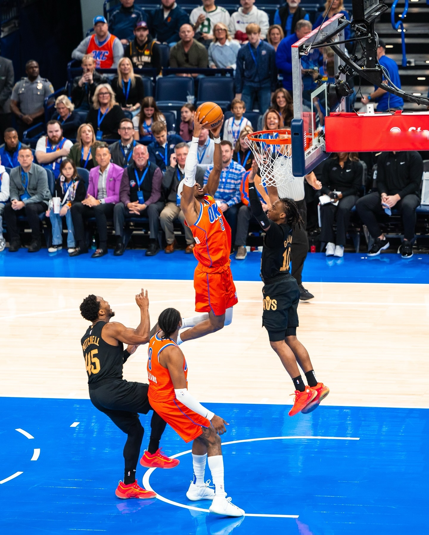 包含比赛中球员状态神勇，为球队锁定胜局的词条