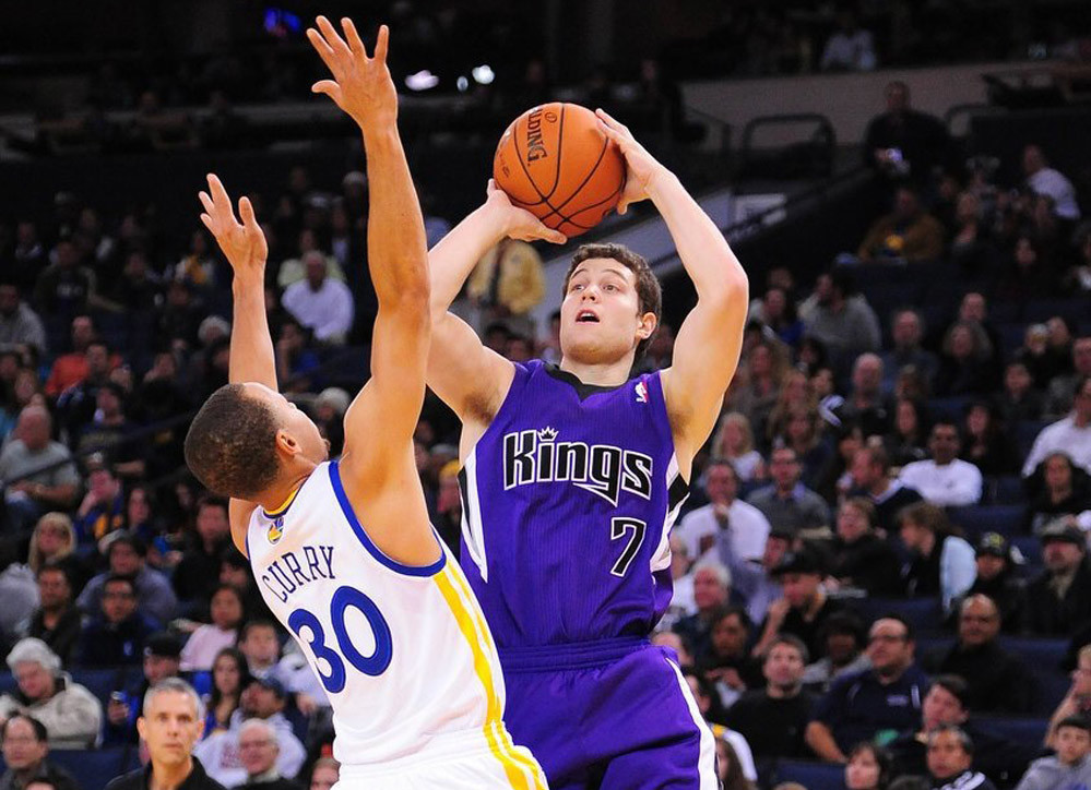 狼队中场手术成功，望早日复出助球队战胜对手的简单介绍