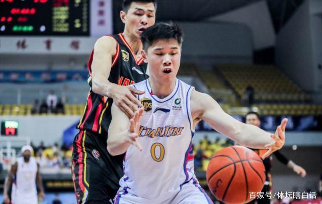 重庆男篮奋力争取晋级，王者归来