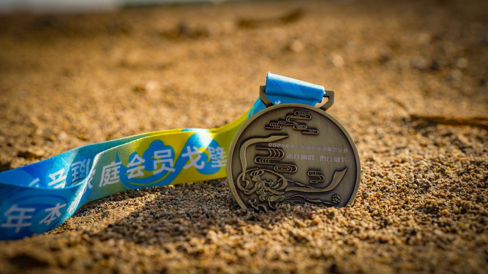 包含法国铁人三项选手勇攀高峰,收获铜牌的词条 包含法国铁人三项选手勇攀高峰,收获铜牌的词条