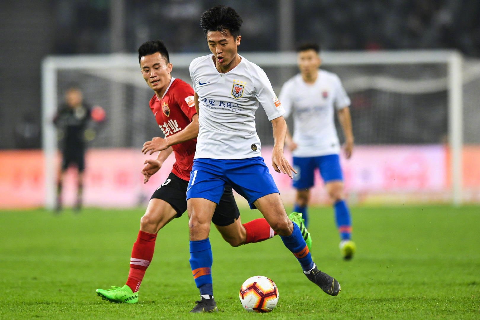 包含深圳佳兆业主场战平山东鲁能，斩获不败战绩的词条