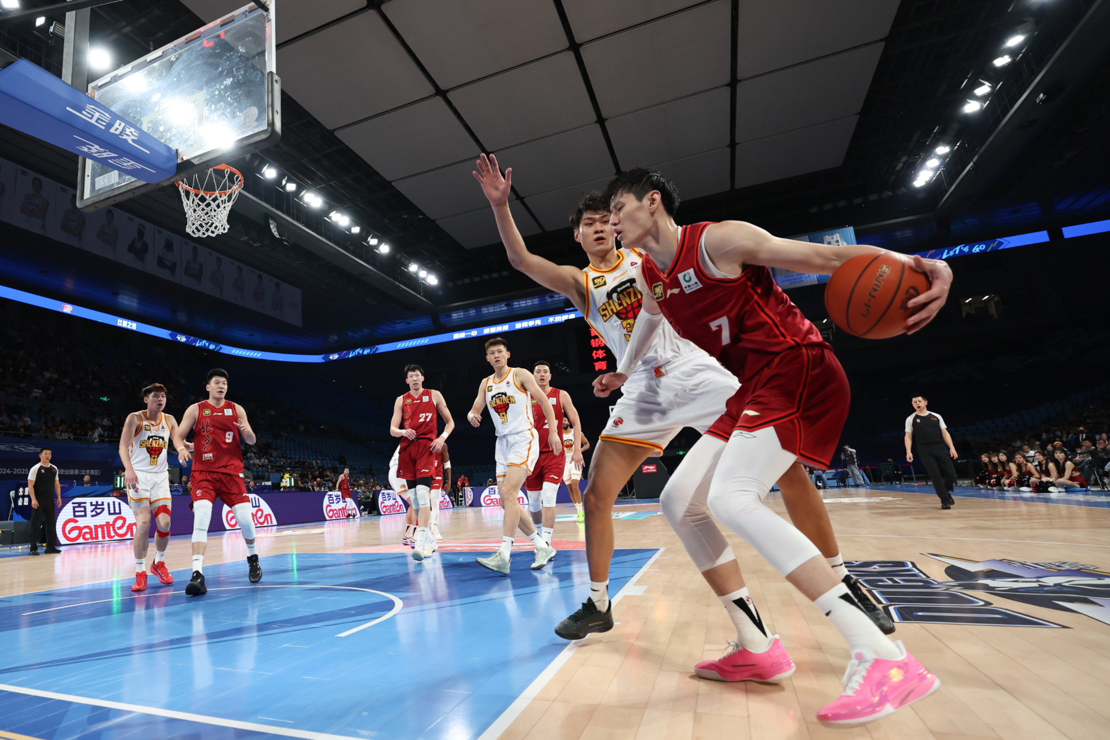 包含CBA球员集体训练备战，信心满满迎接挑战的词条