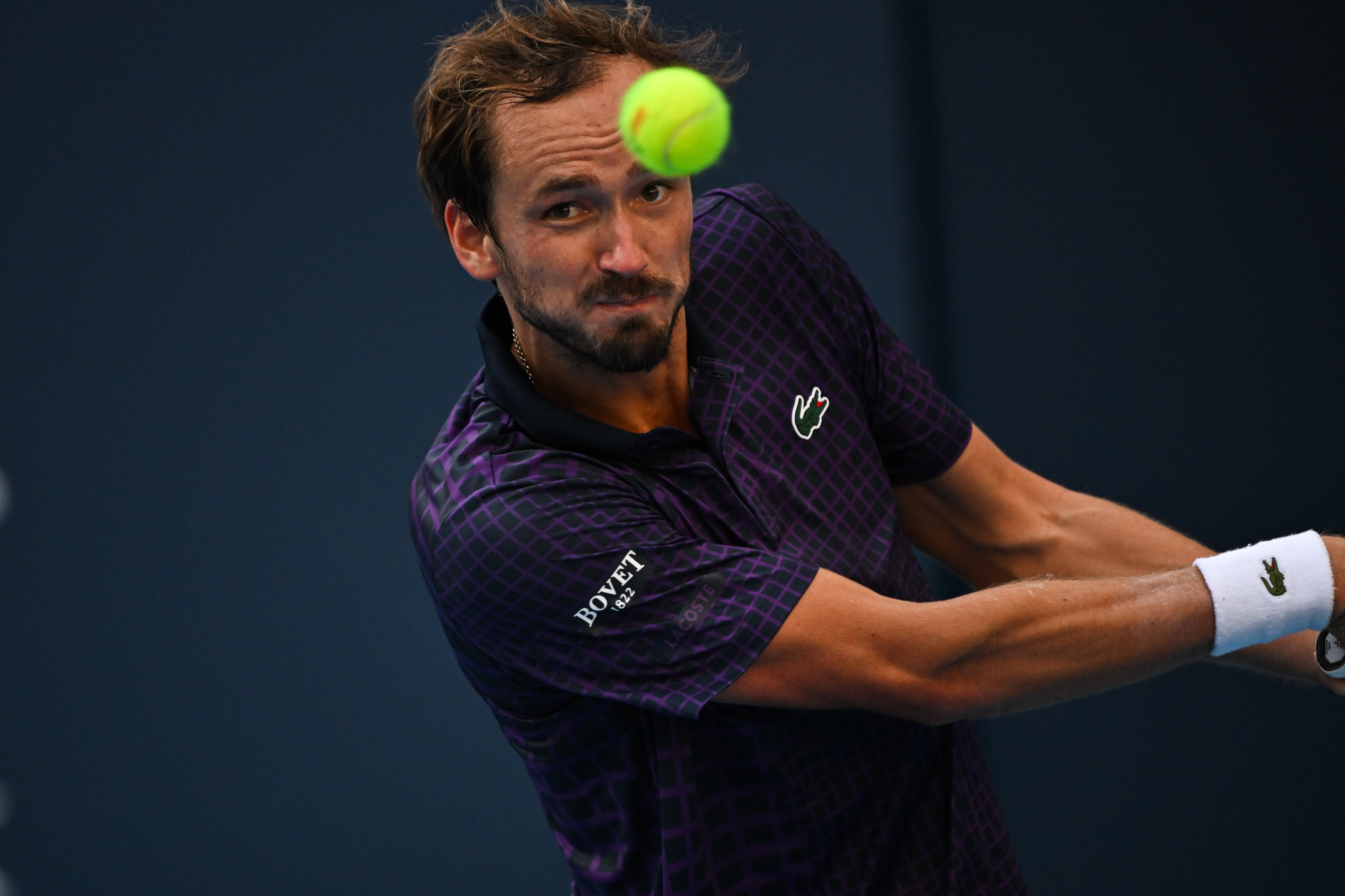 德国网球队力克西班牙网球队，梅德韦杰夫爆发神勇的简单介绍