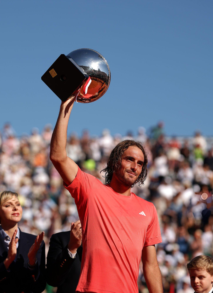 关于温网碾压戴维斯杯,西西帕斯点燃赛场的信息 关于温网碾压戴维斯杯,西西帕斯点燃赛场的信息