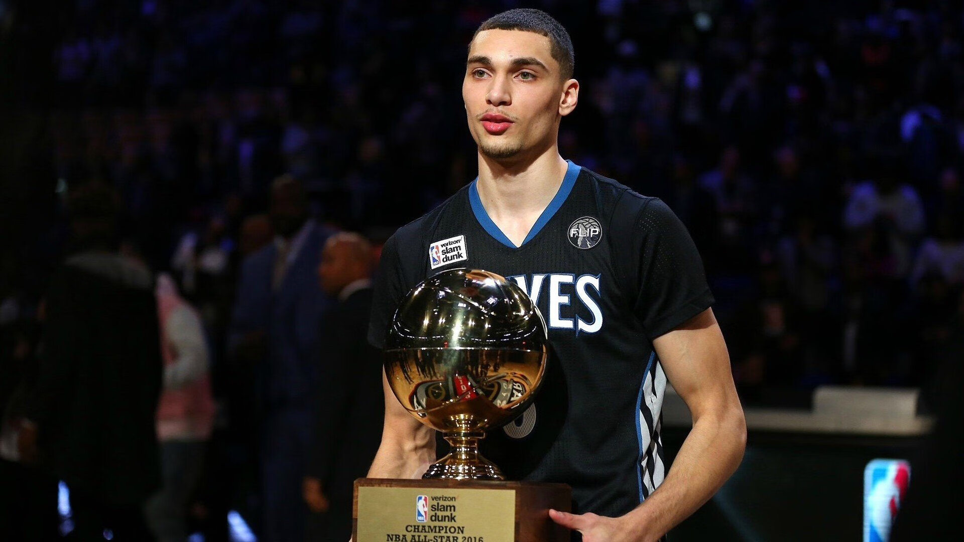 横扫之夜,上海男篮的团队胜利与利拉德式高光启示