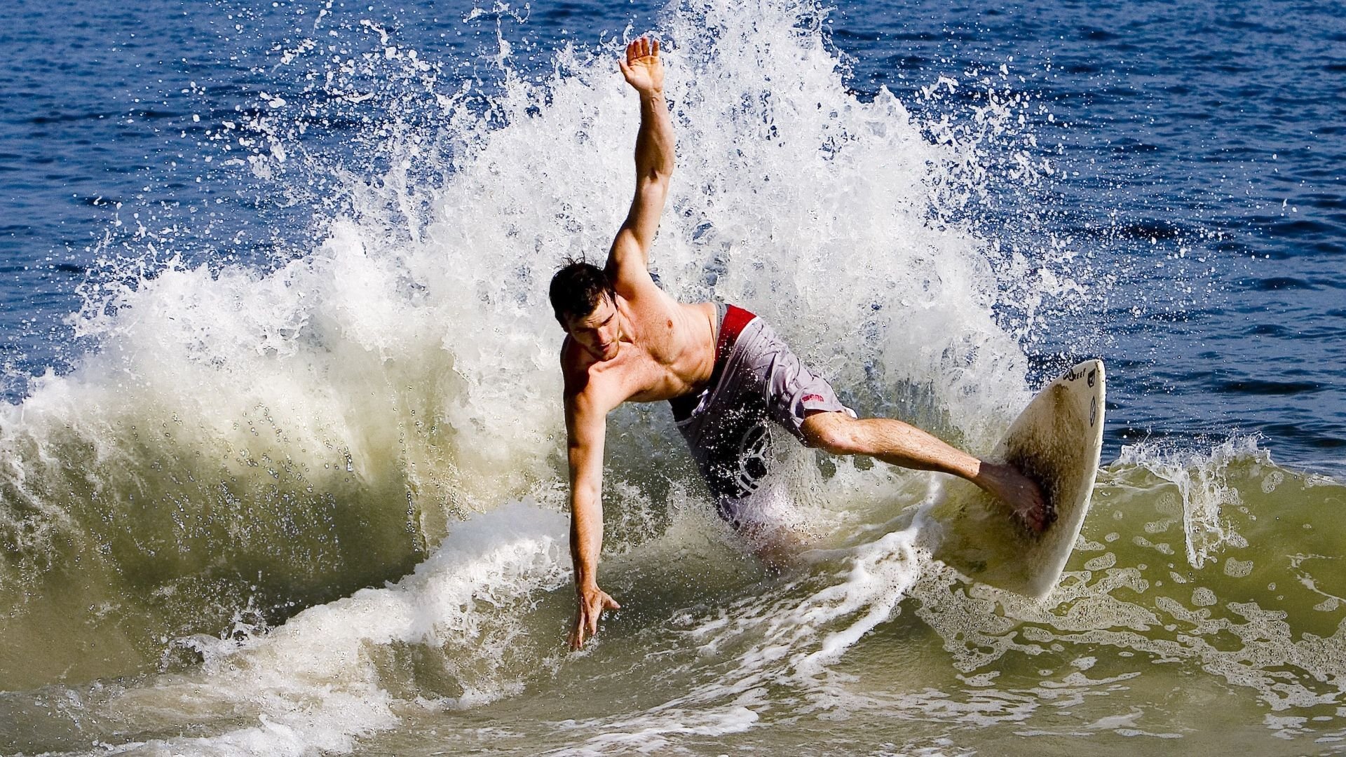 欧冠烽火映照国内赛场，上海队决胜局力克广东，演绎淘汰赛焦点战式经典